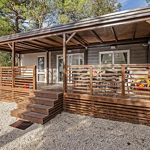 База отдыха Eurocamp Mobile Homes At Campsite Porton Biondi, Ровинь
